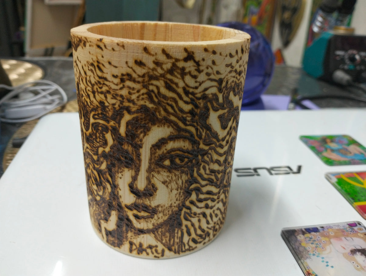 Portapenne in legno